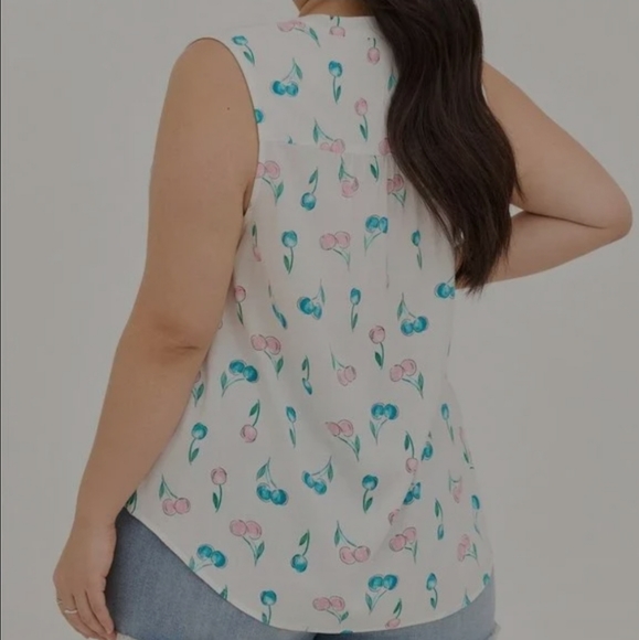 Torrid Harper Rayon Slub Pullover‎ Cherry Print Sleeveless Top Size 4X NWT - Picture 3 of 10